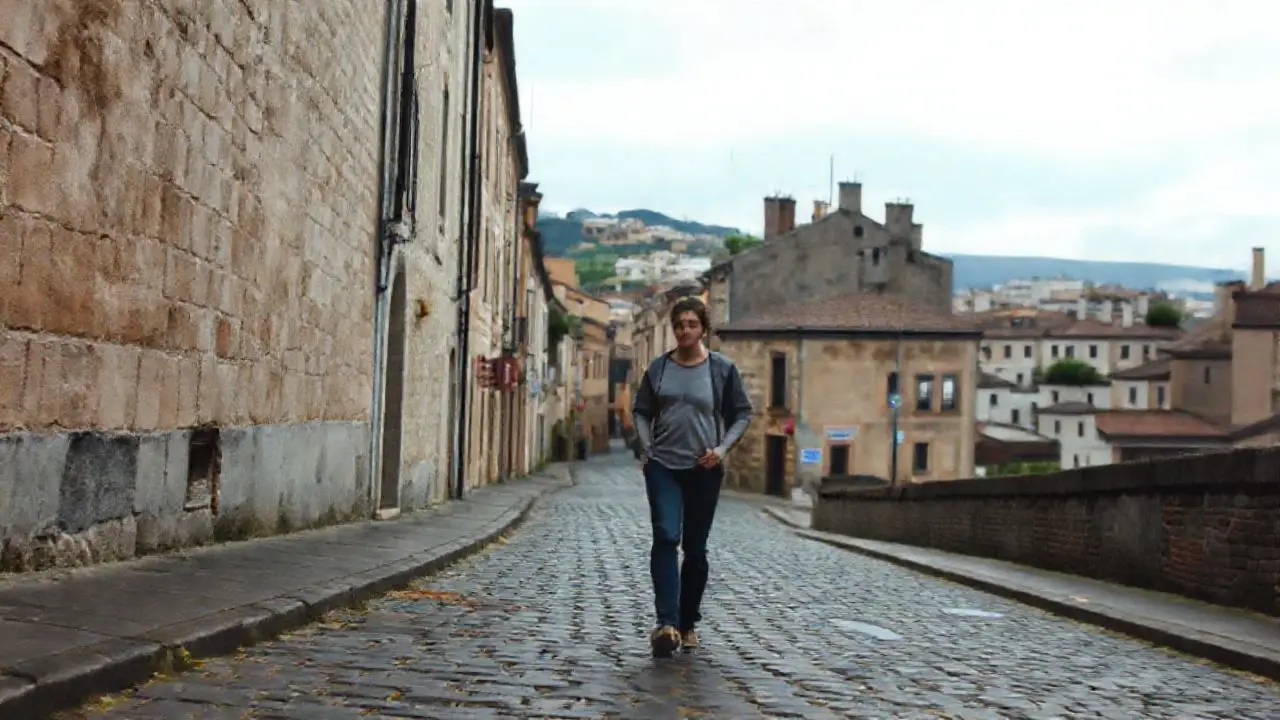 Ambiente urbano tranquilo y ligeramente difuso