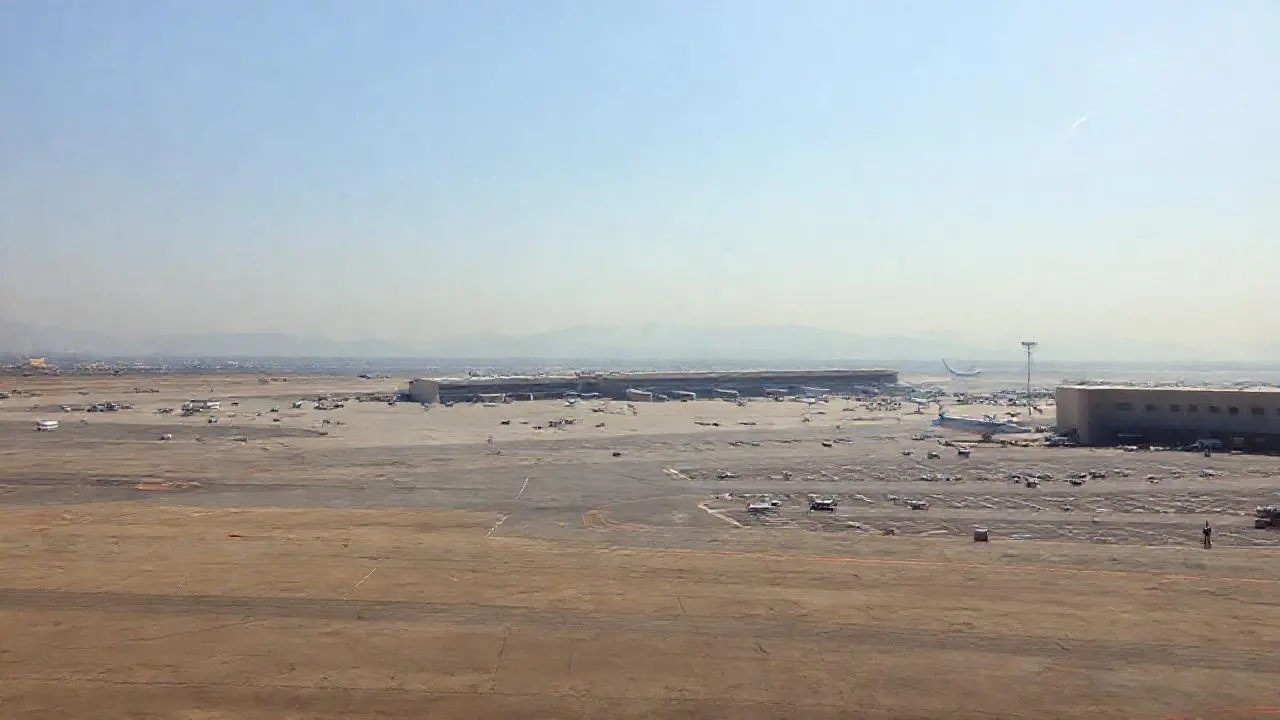 Un paisaje vasto, tranquilo y ligeramente descolorido