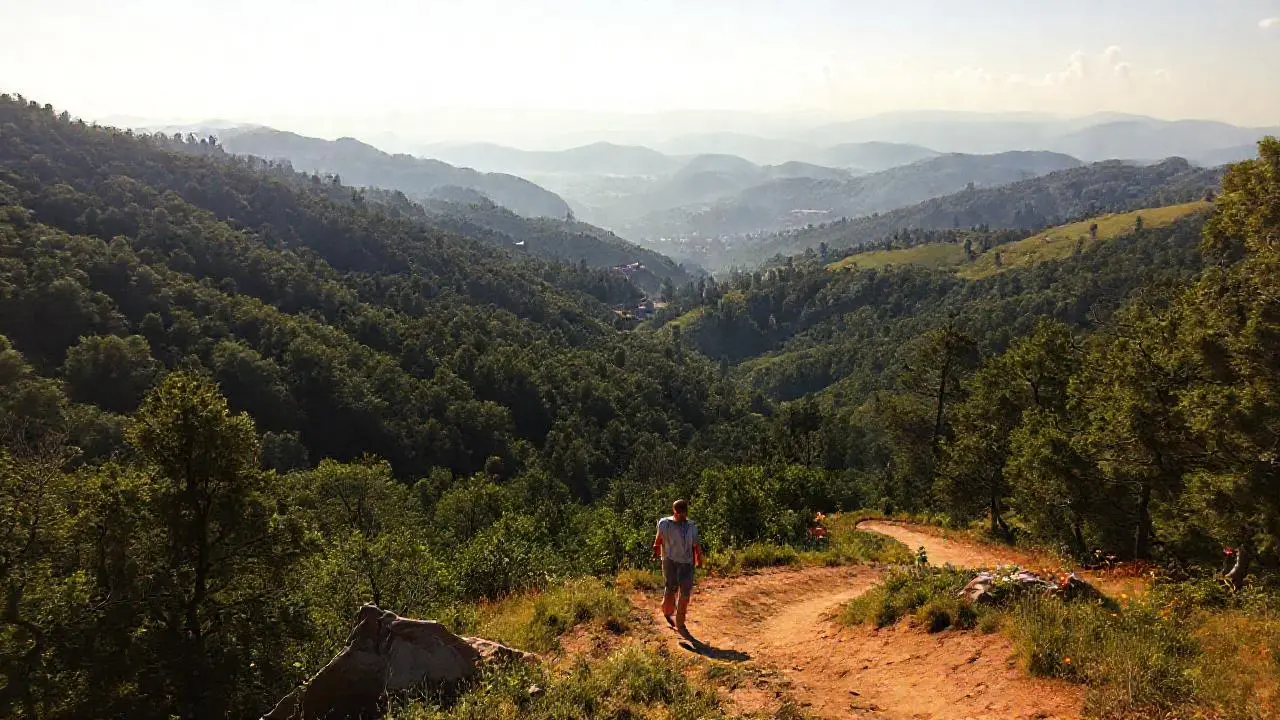 Paisaje sereno, vasto y lleno de luz