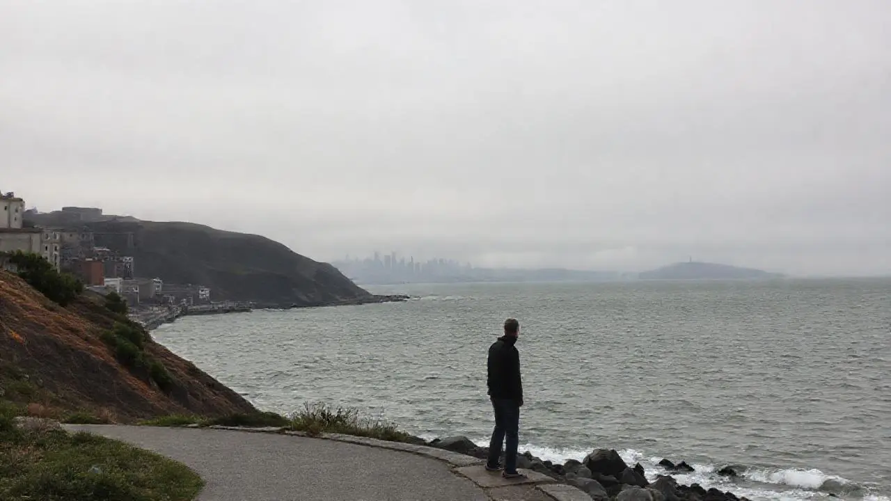 Paisaje sereno y brumoso de San Francisco
