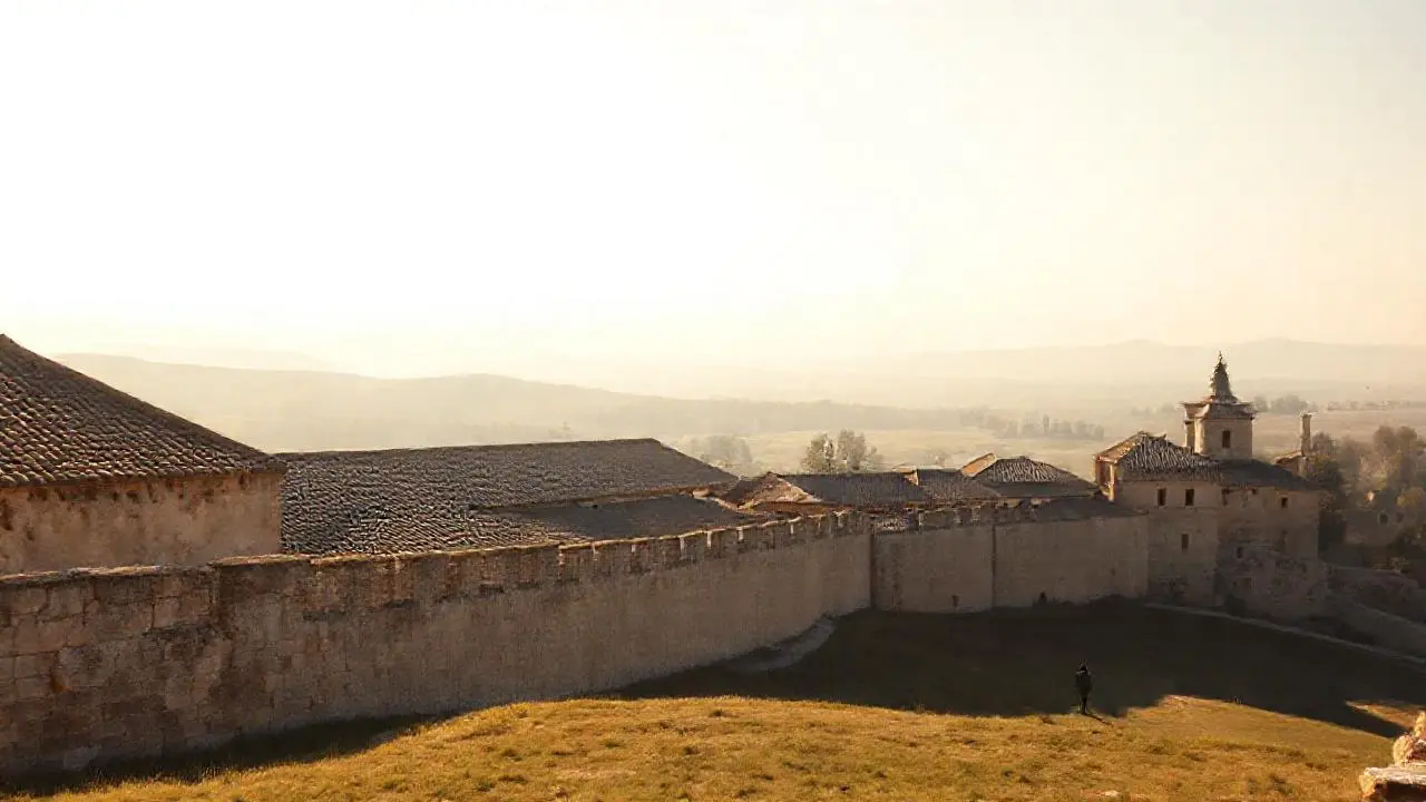 Castillo de Segovia, luz cálida y brumosa