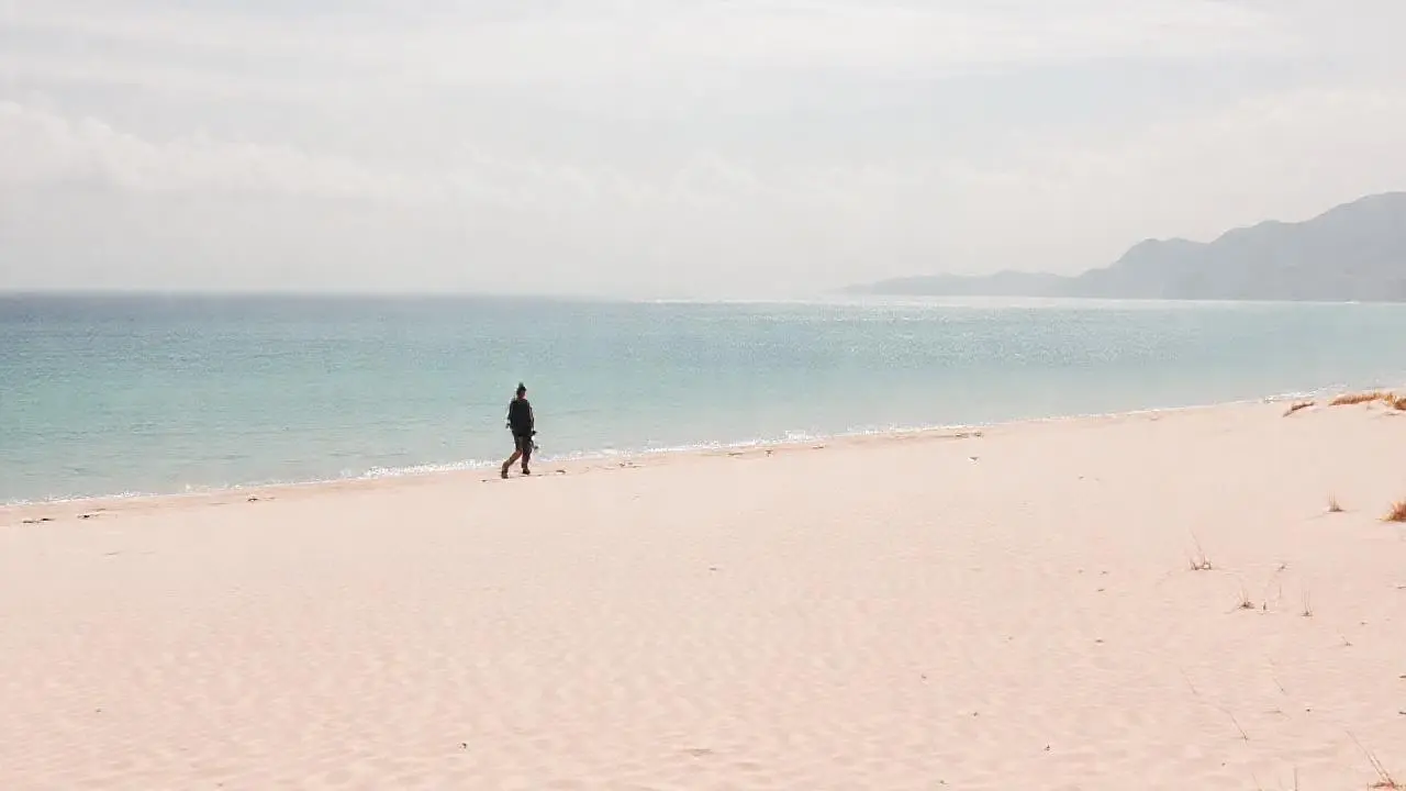 Playa tranquila, extensa y soleada