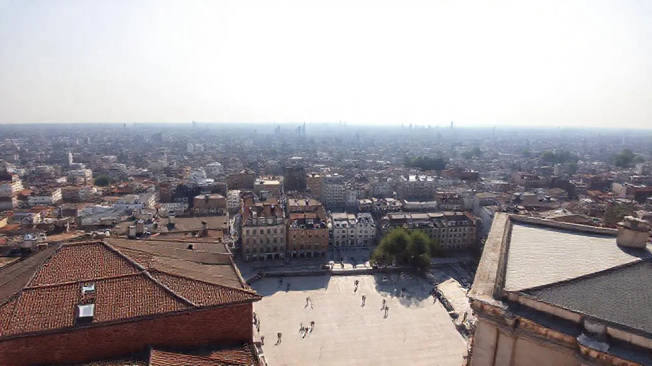 Ciudad extensa, difusa y con profundidad