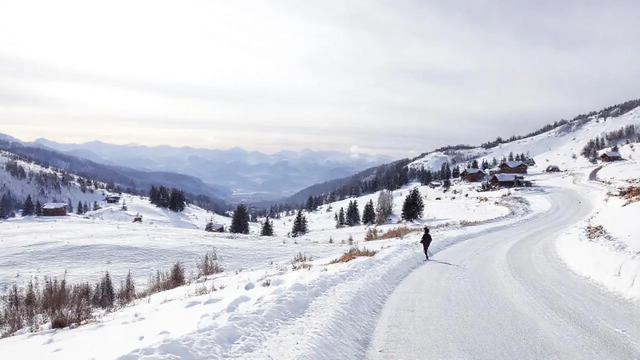 Paisaje invernal sereno y vasto