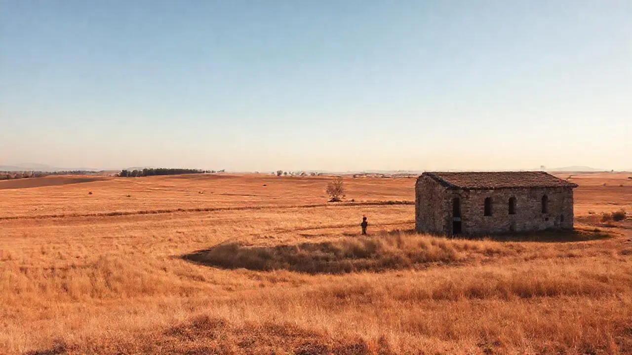 Paisaje rural sereno, cálido y vasto