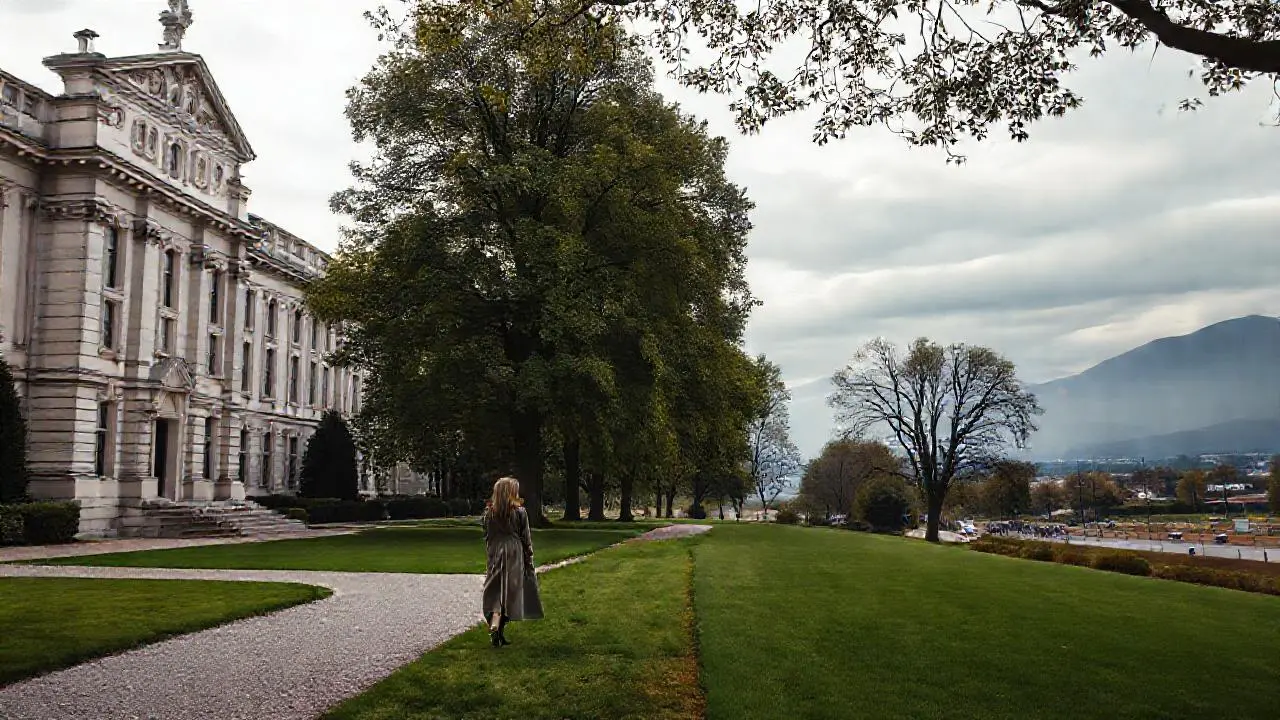 Escena tranquila, elegante y con perspectiva profunda