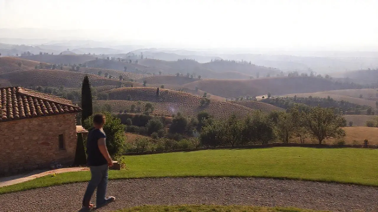 Paisaje rural tranquilo y sereno