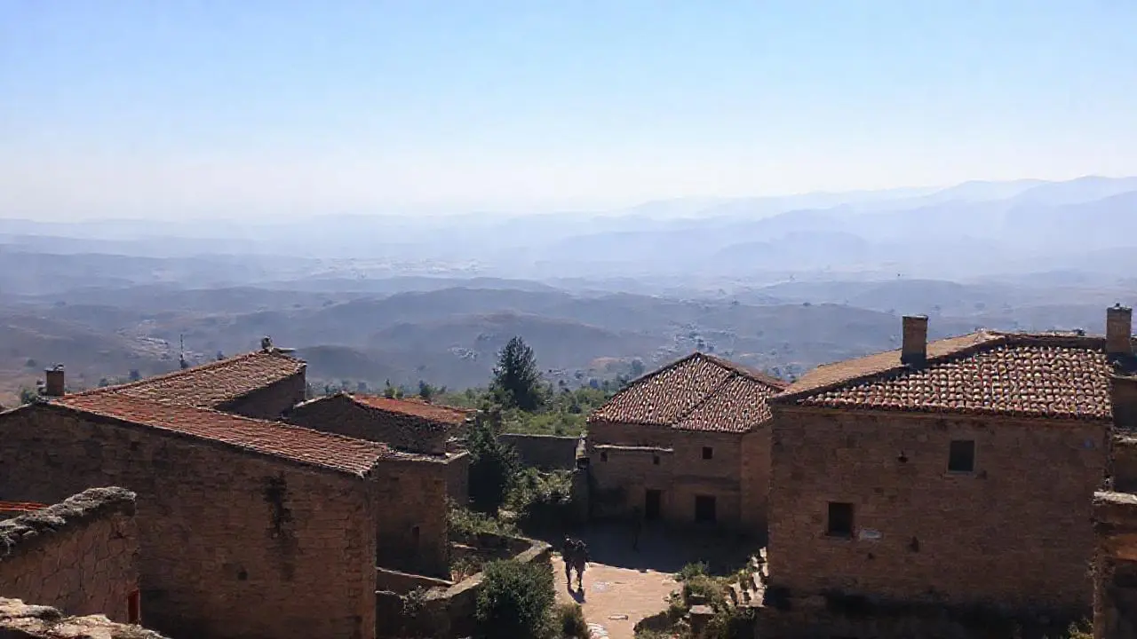 Paisaje antiguo, sereno y bañado por el sol
