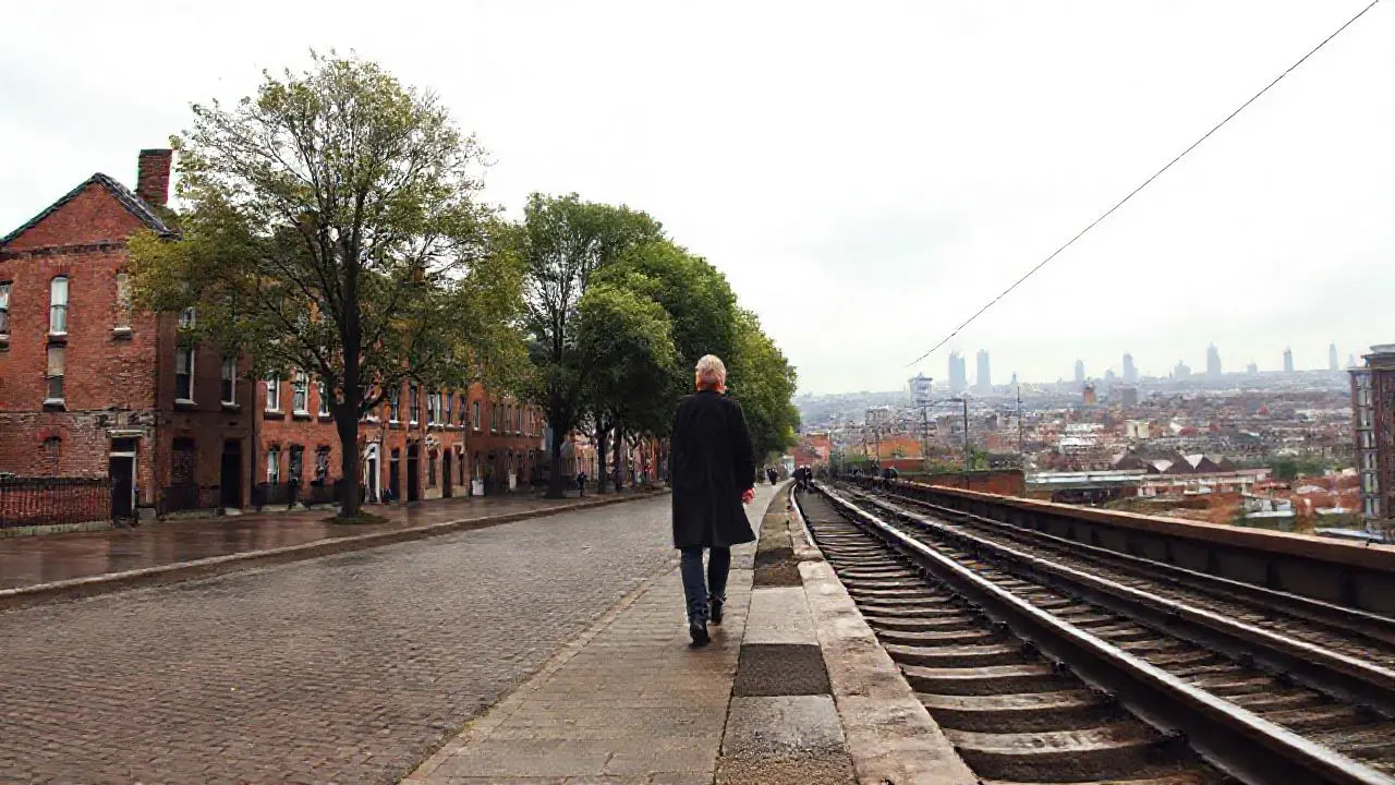 Ambiente urbano melancólico y distanciado