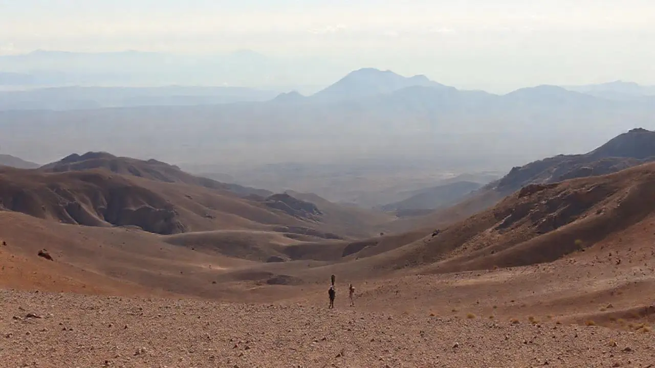 Paisaje árido, vasto y silencioso