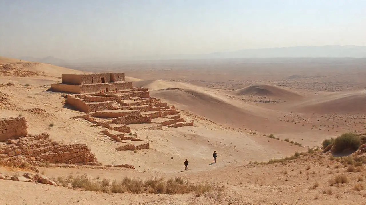 Paisaje árido, antiguo y vasto