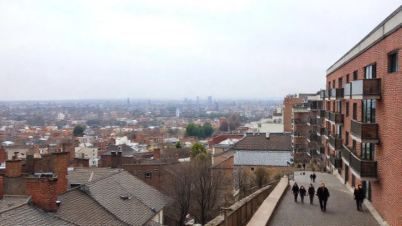 Ciudad urbana, calma, y ligeramente difusa