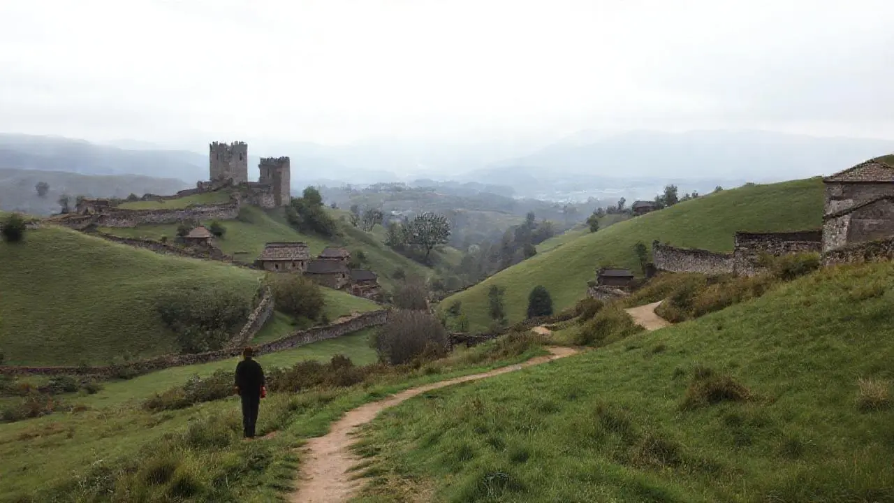 Paisaje medieval tranquilo y evocador