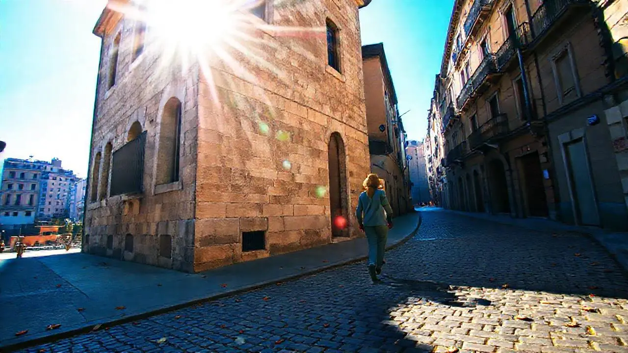 Fachada antigua, nostálgica y ligeramente difusa