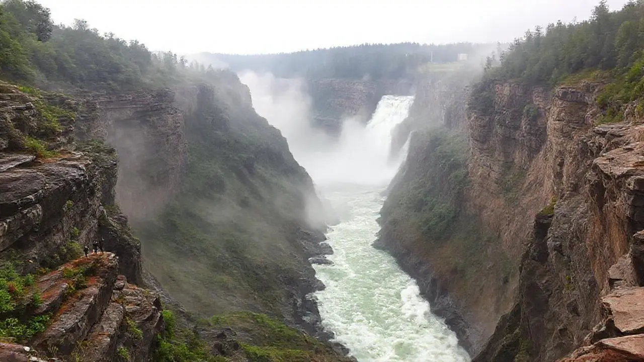 Imponente paisaje agreste y profundo