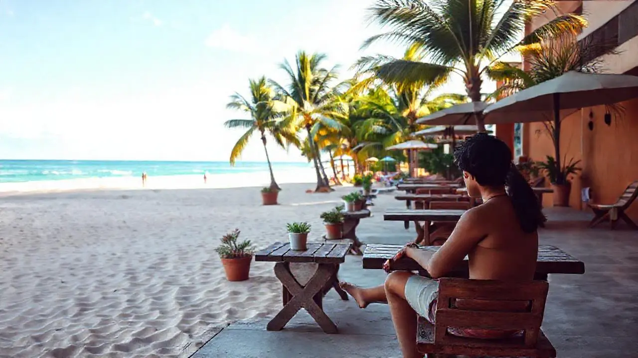 Tranquila playa, luz suave y relajación