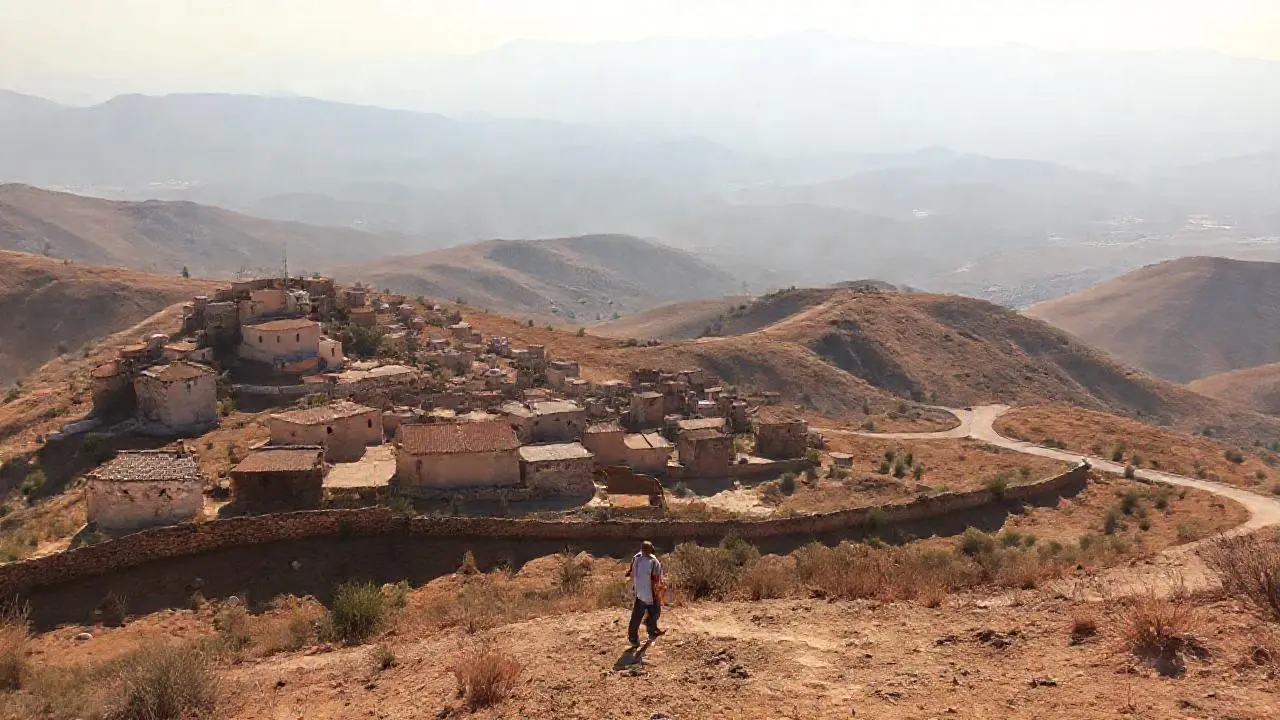 Paisaje rural, tranquilo y soleado