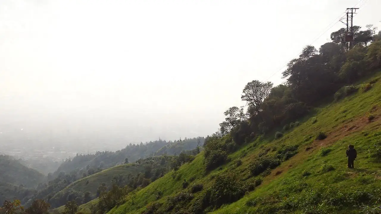 Paisaje sereno, distante y atmosférico