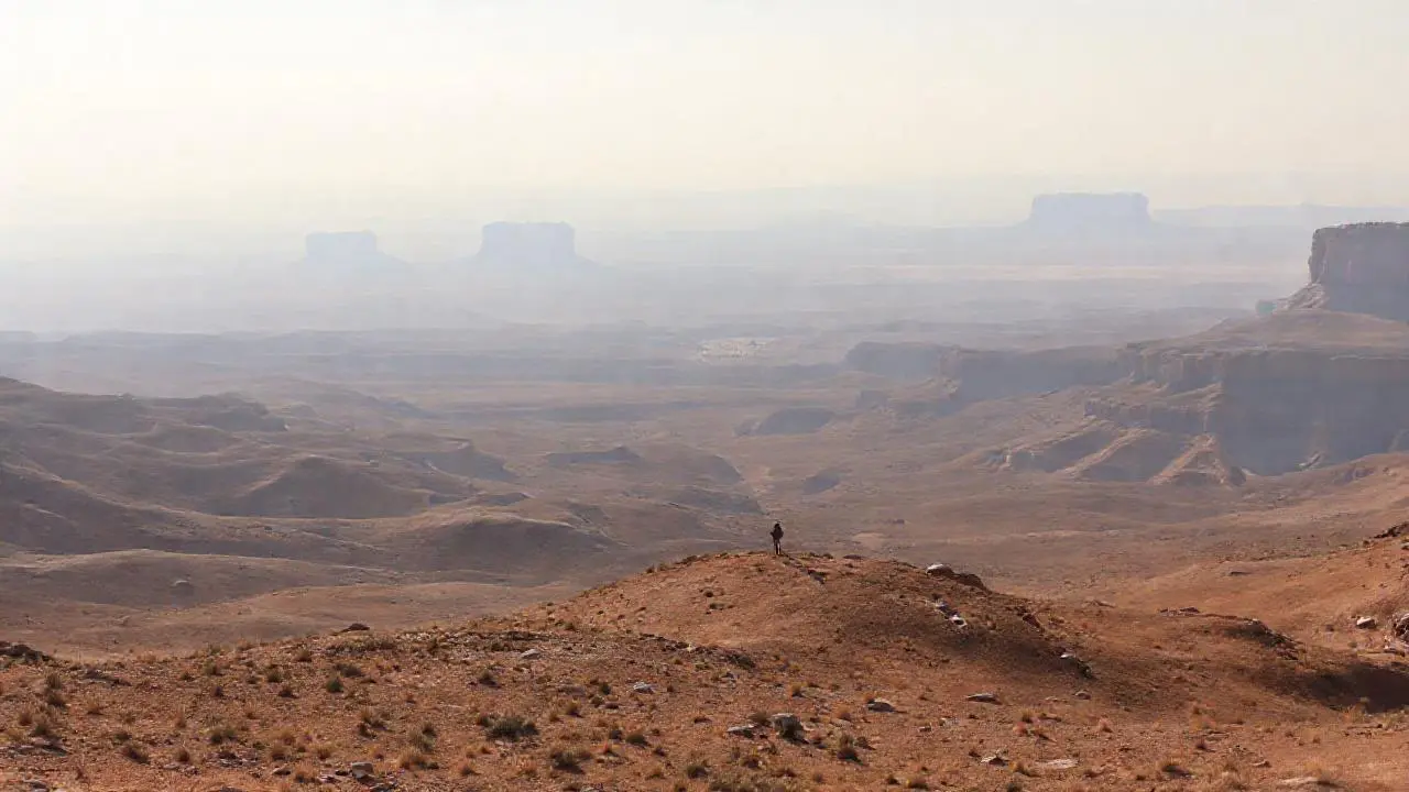 Paisaje vasto, tranquilo y distante