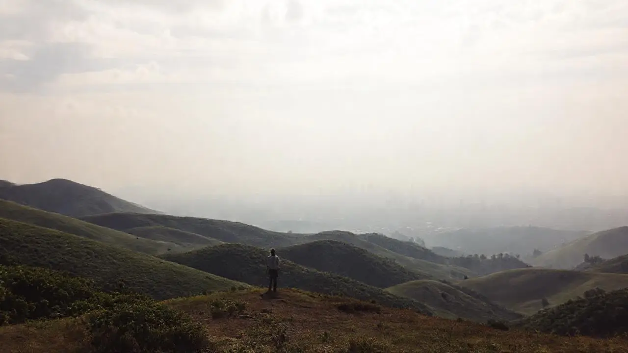 Paisaje vasto, suave y ligeramente difuso