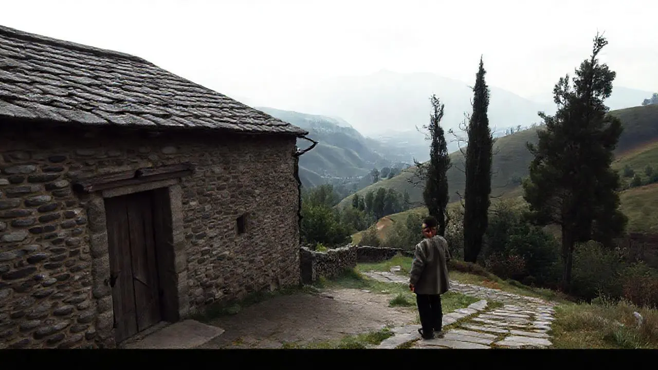 Paisaje rural tranquilo y ligeramente difuso