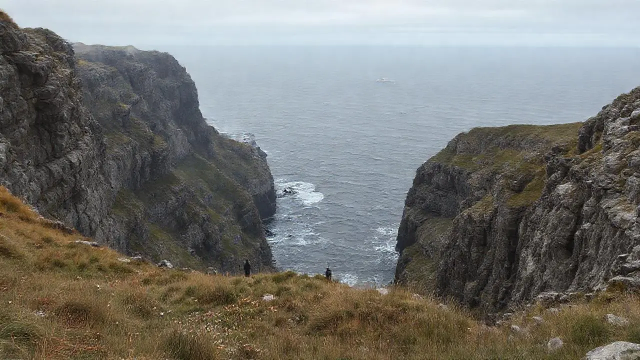 Paisaje costero agreste y vasto