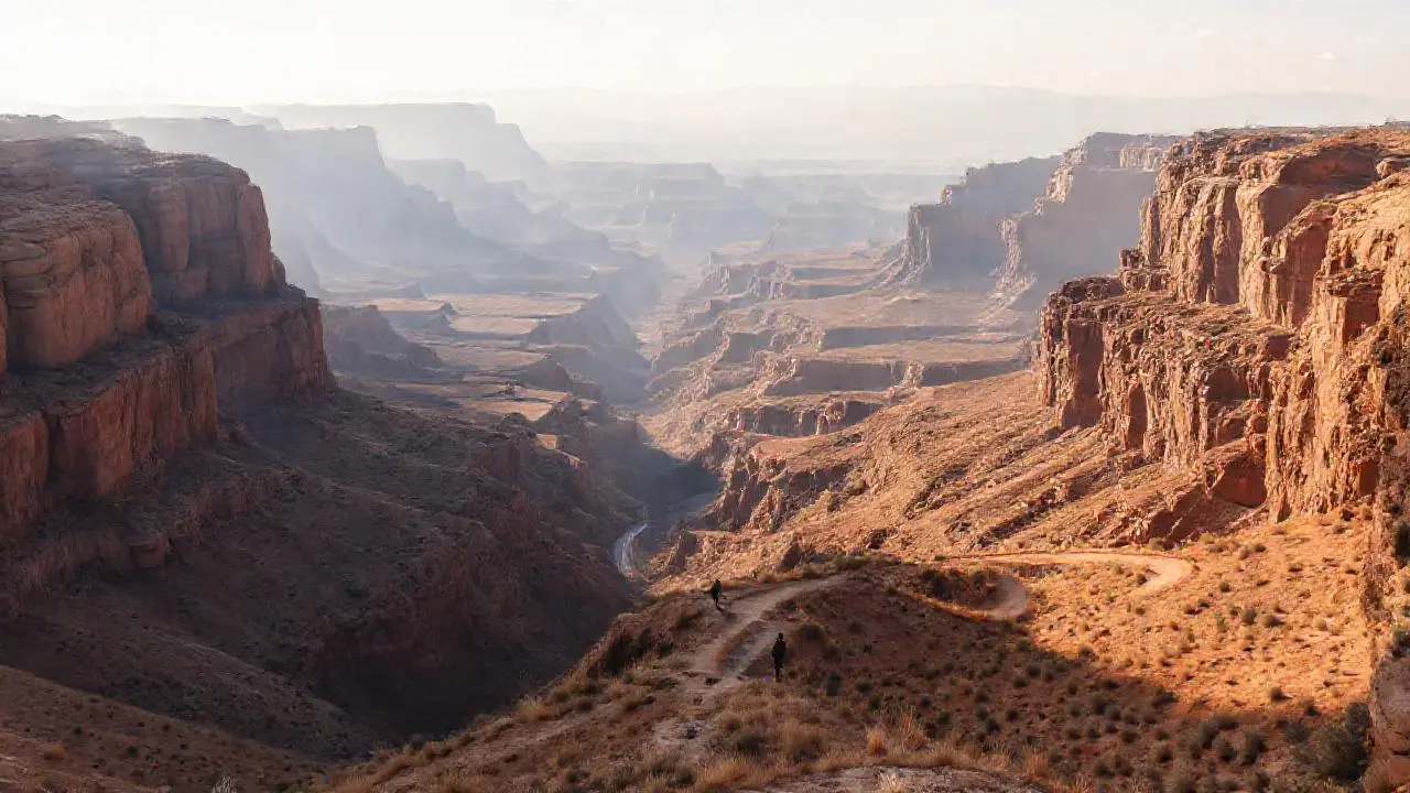 Paisaje árido, vasto y con profundidad natural