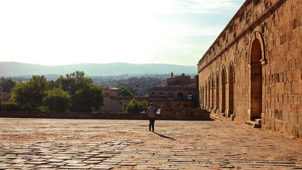 Un paisaje antiguo, tranquilo y polvoriento