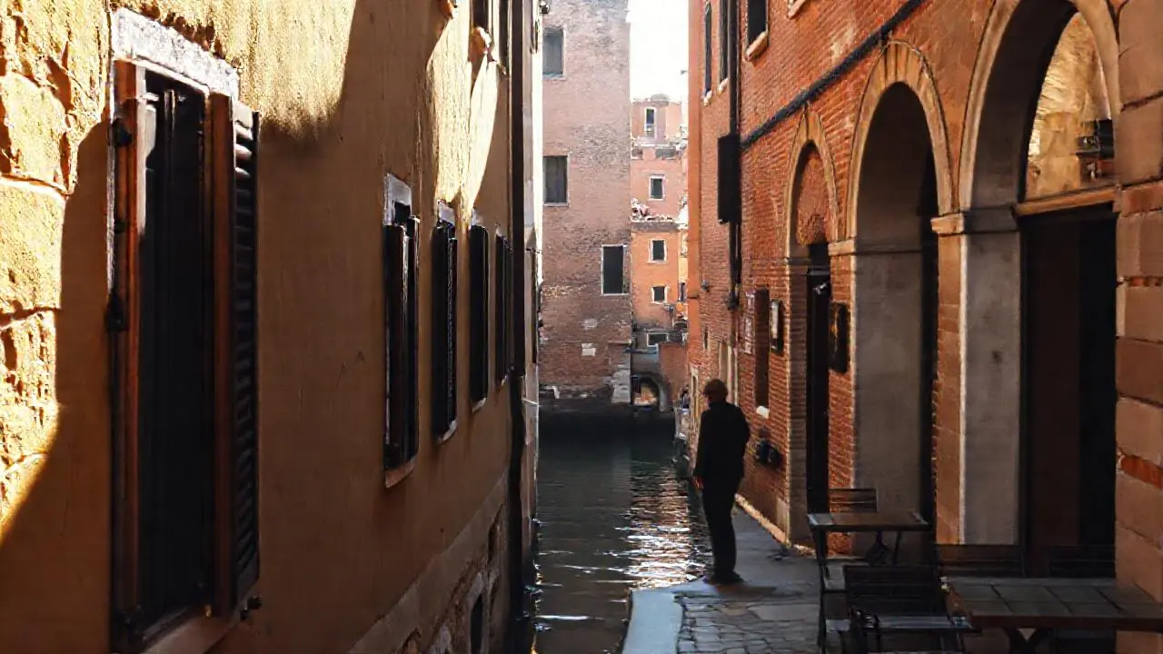 Venecia: arquitectura antigua, luz cálida y tranquila