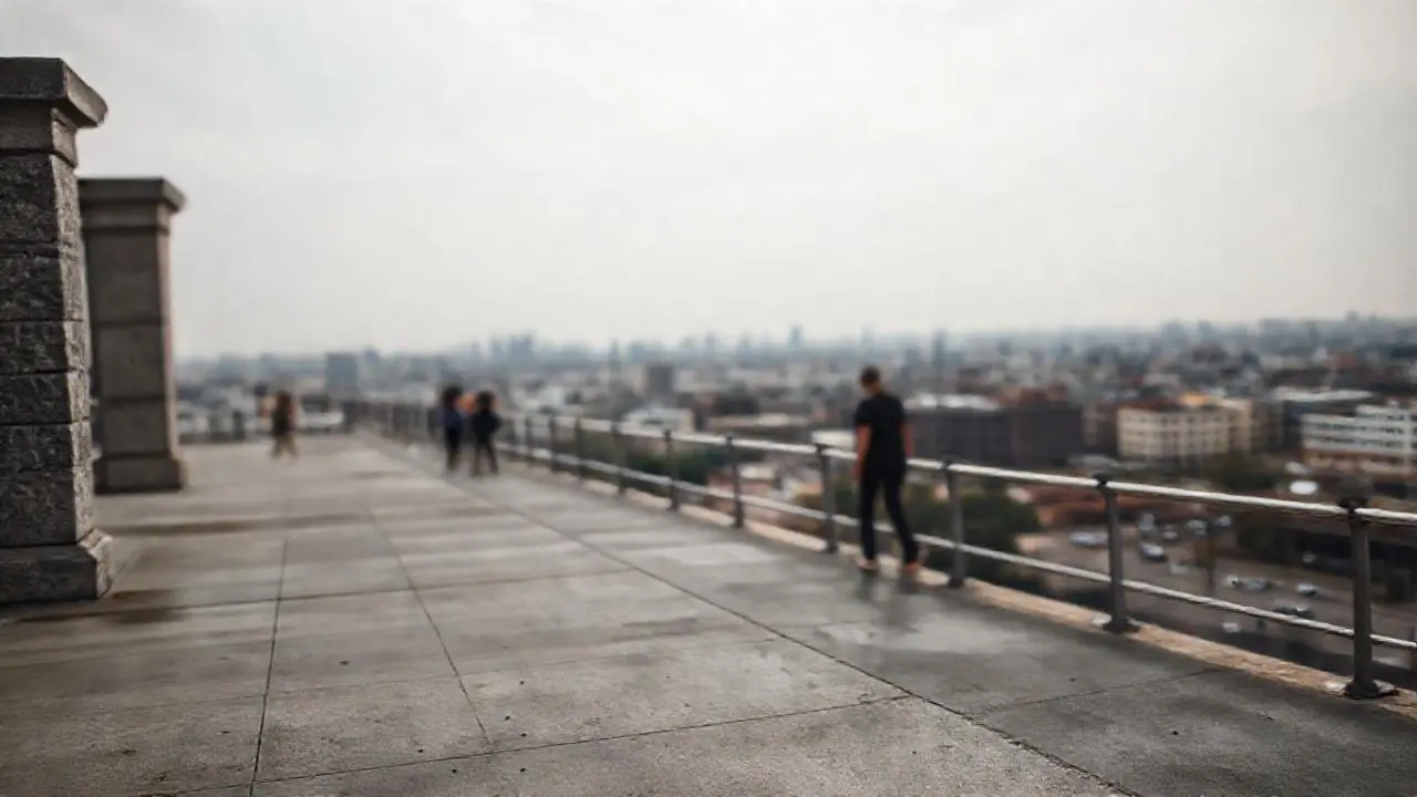 Ciudad urbana extensa, difusa y realista