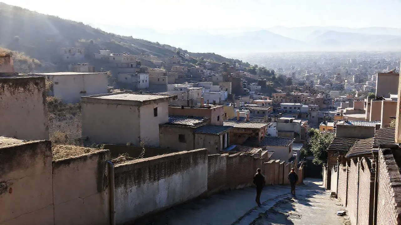 Paisaje urbano soleado con ambiente nostálgico