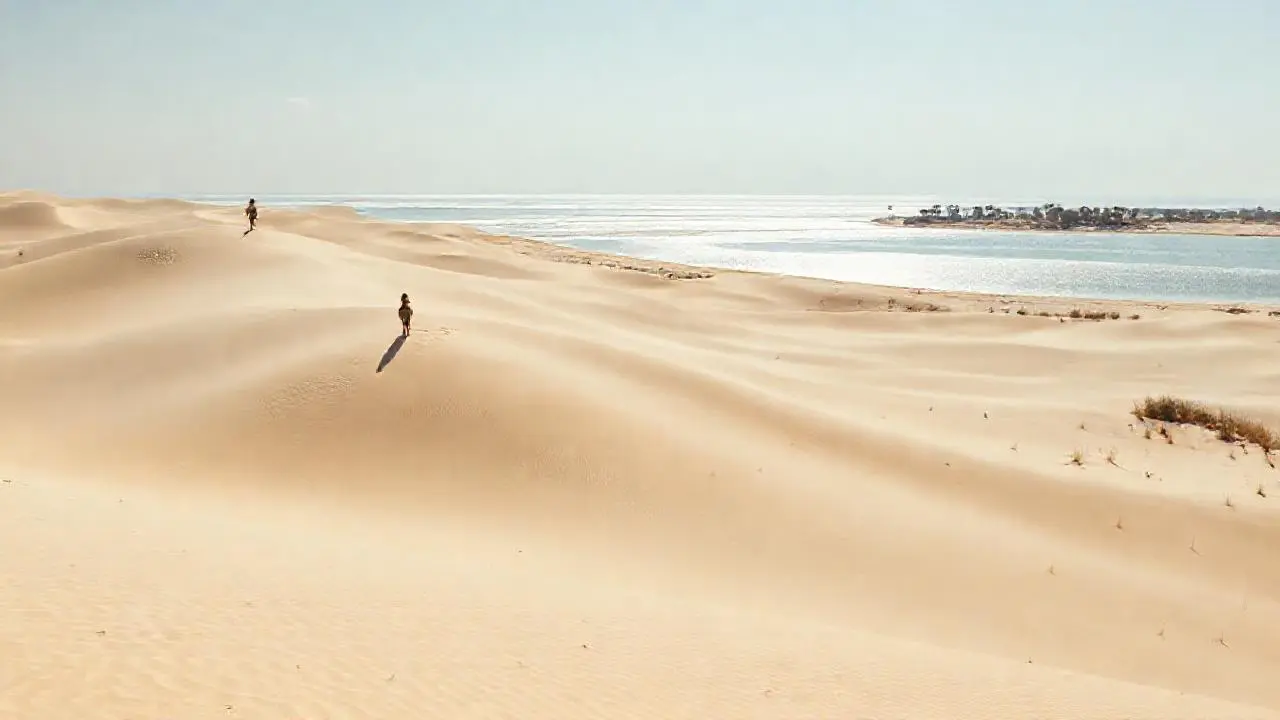 Paisaje árido, vasto y silencioso