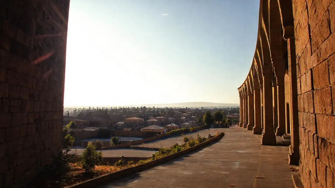 Escena tranquila, arquitectura antigua y luz suave