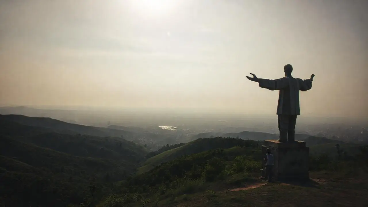 Paisaje vasto, sereno y ligeramente difuso