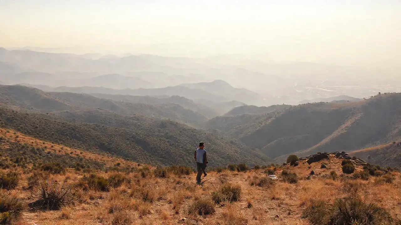 Paisaje árido, amplio y sereno