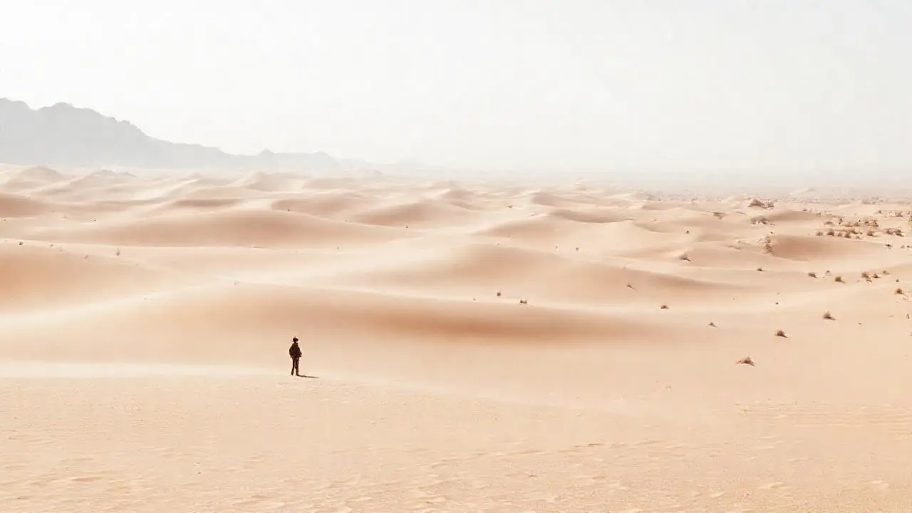 Paisaje árido, vasto e inhóspito