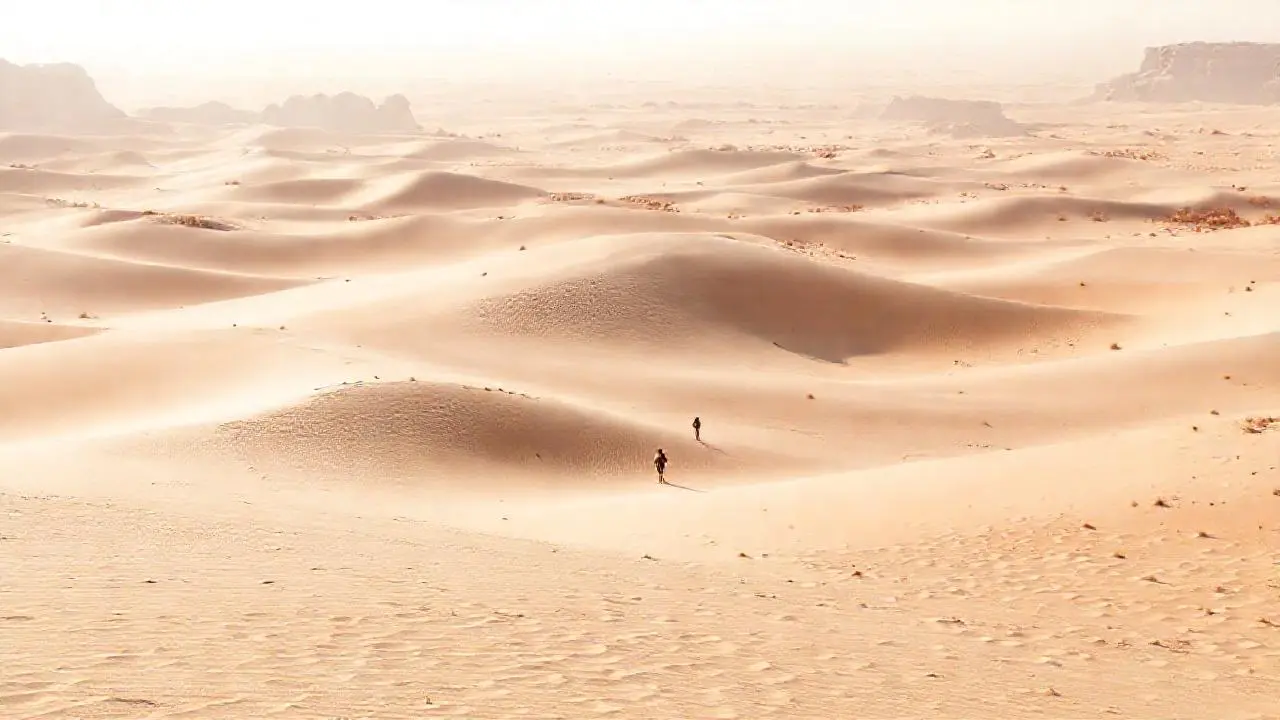Paisaje árido, vasto y silencioso