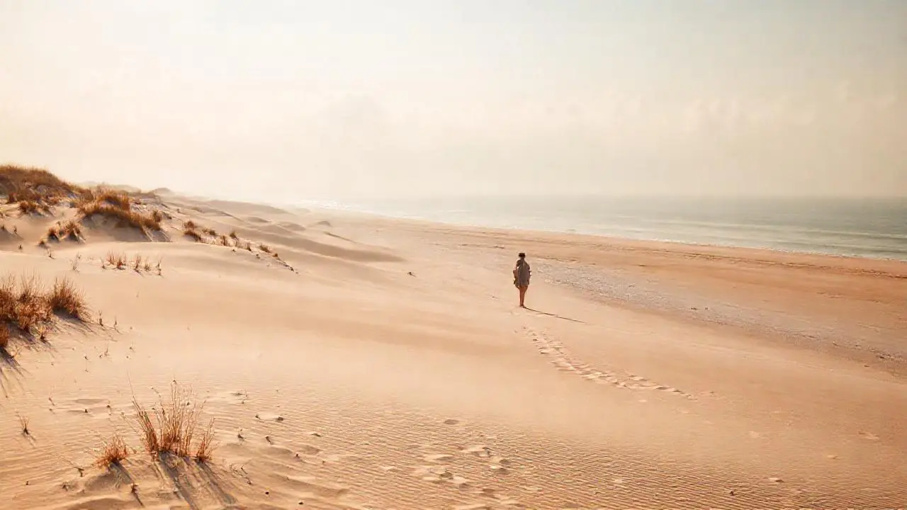 Playa extensa, tranquila y soleada