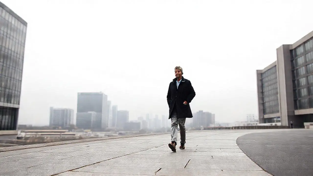 Ciudad gris, tranquila y amplia