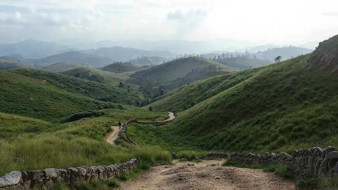 Paisaje extenso, sereno y natural
