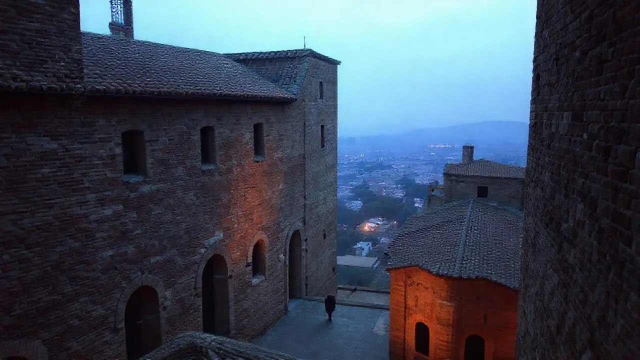 Arquitectura toscana antigua, vasta y serena