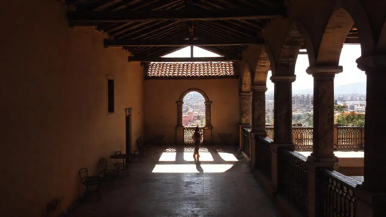 Ambiente cálido y tradicional, lleno de texturas