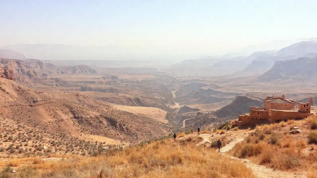 Paisaje rural, vasto, silencioso y soleado
