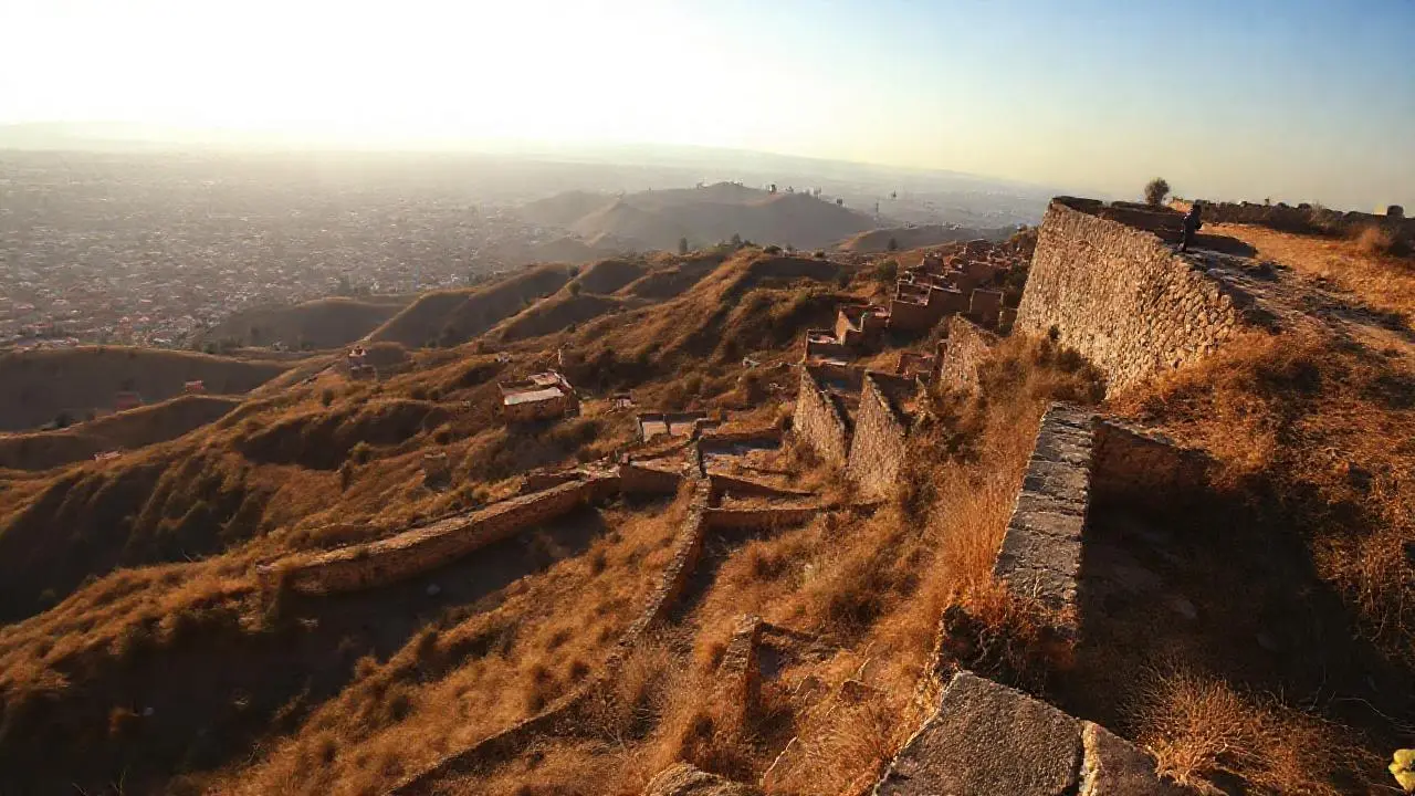 Paisaje antiguo, sereno y vasto