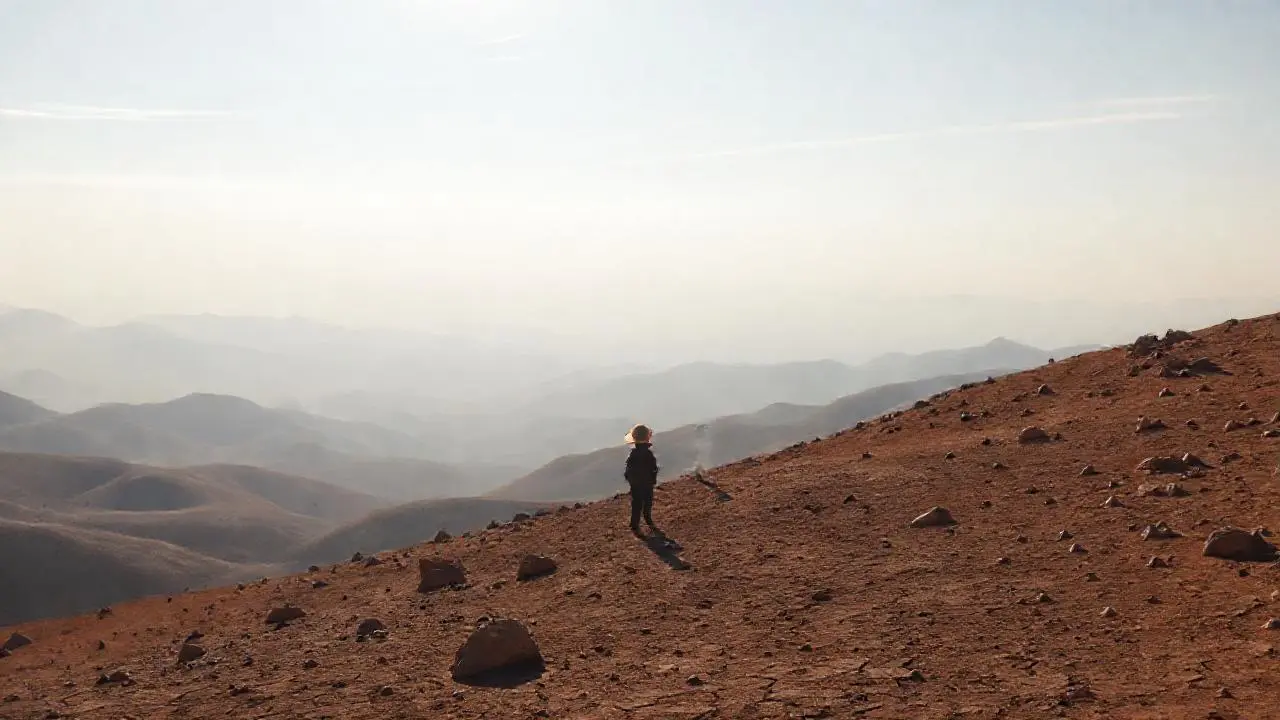 Paisaje vasto, silencioso y soleado