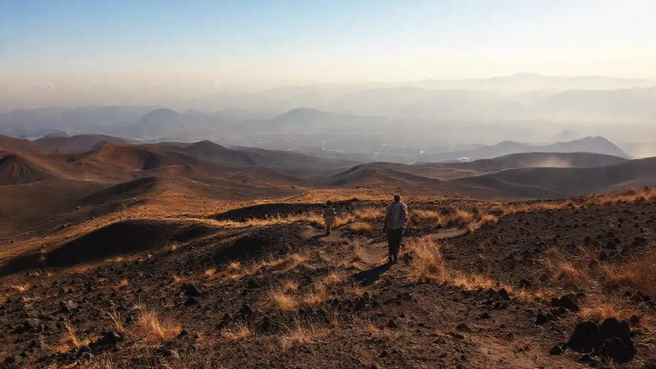 Paisaje volcánico, vasto y silencioso