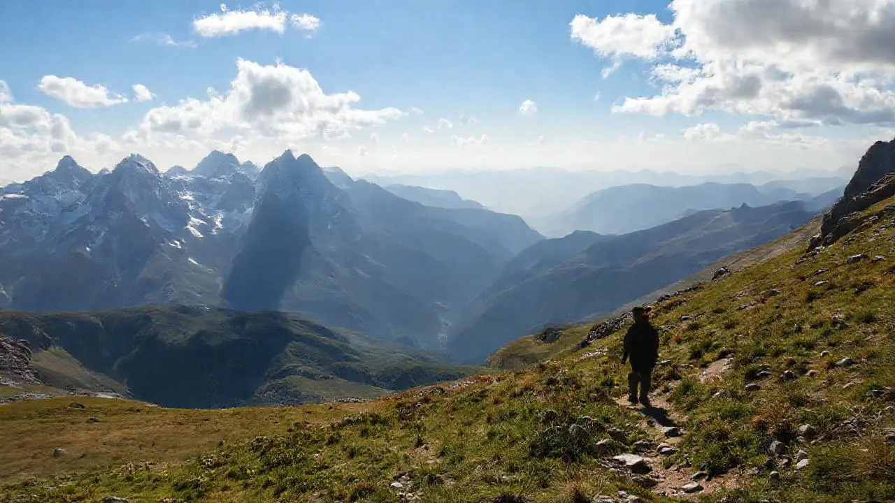 Majestuoso paisaje de montaña, sereno y vasto