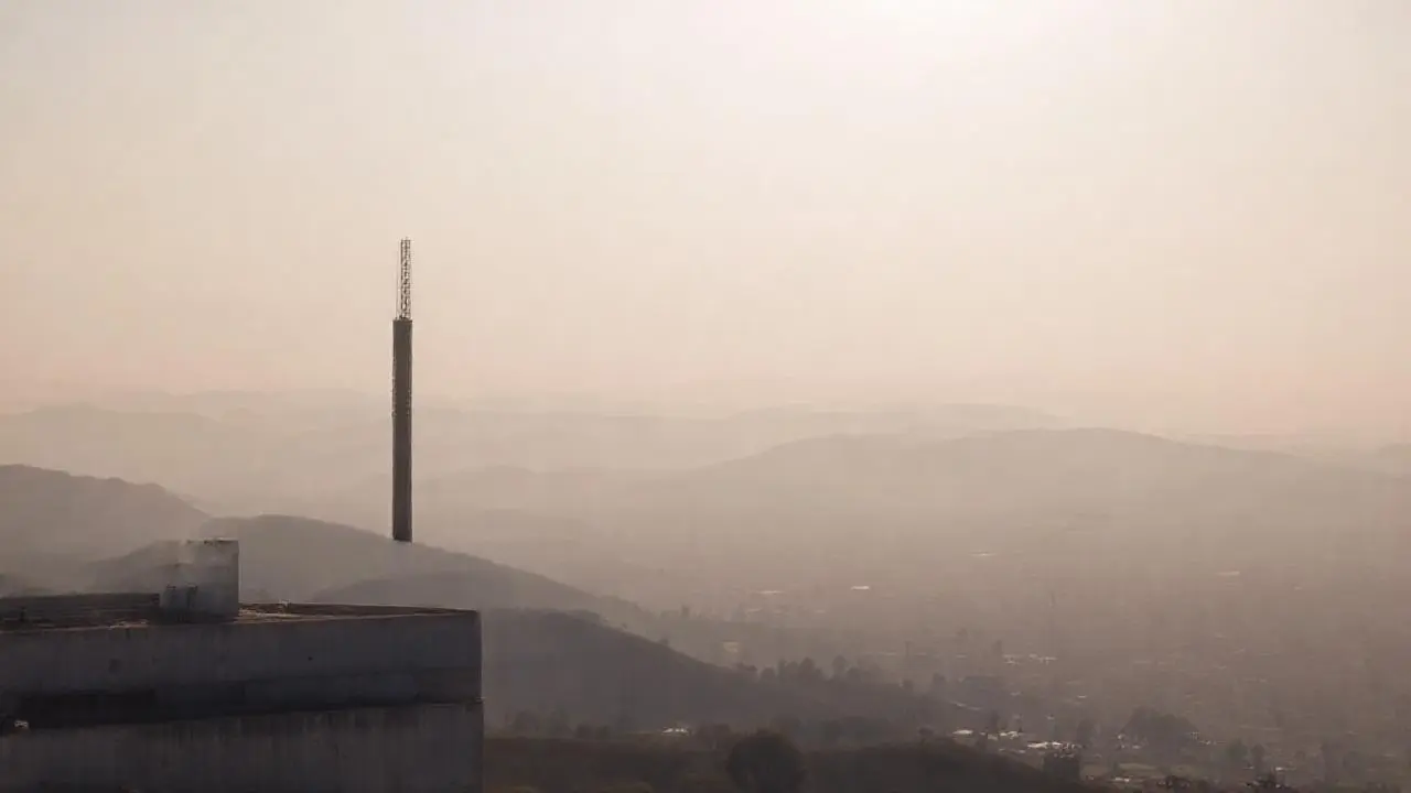 Paisaje urbano vasto, suave y distante