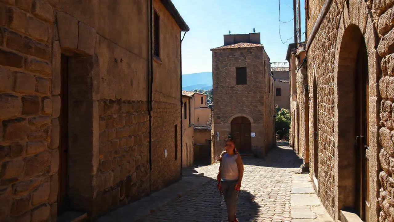Calle antigua, luz suave y atmósfera serena