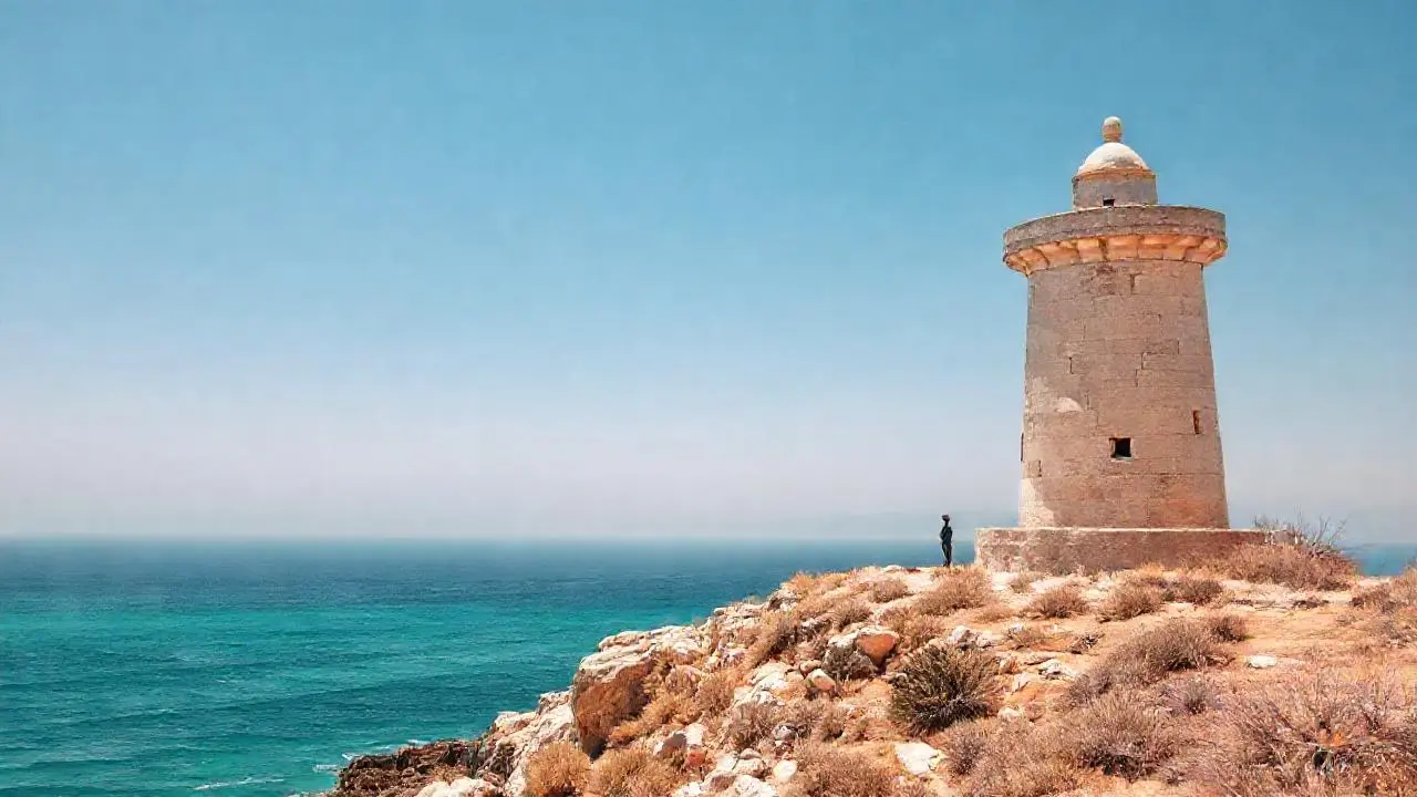 Paz costera, luz cálida y vastedad
